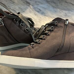 Like new L. Paolo platform suede trainers